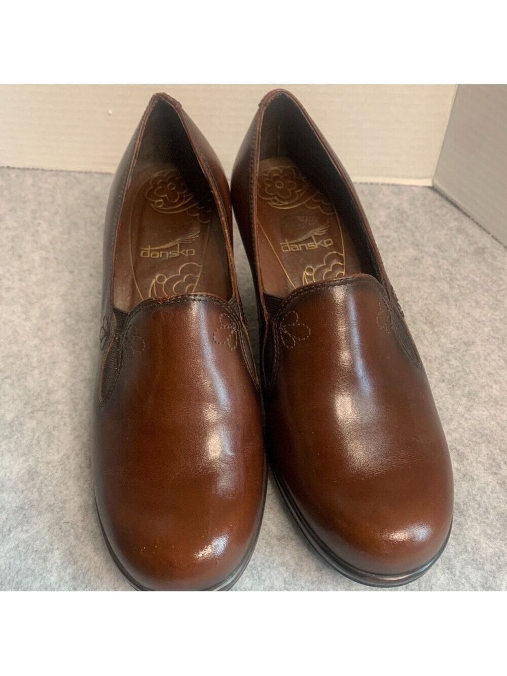 Dansko Women Beth Pump Brown Leather Slip On Round Toe Size 7M Flaw to R Heel